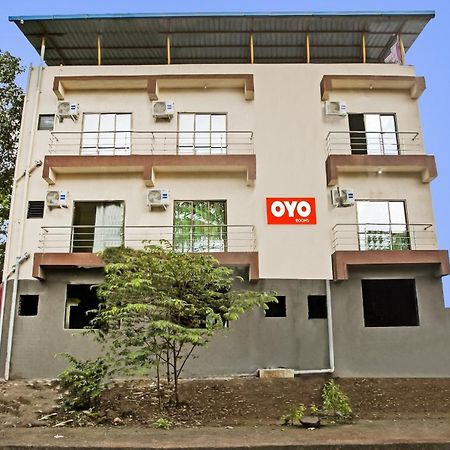 Hotel O Om Sai Residency Lodging And Boarding Taloje Budrukh Extérieur photo