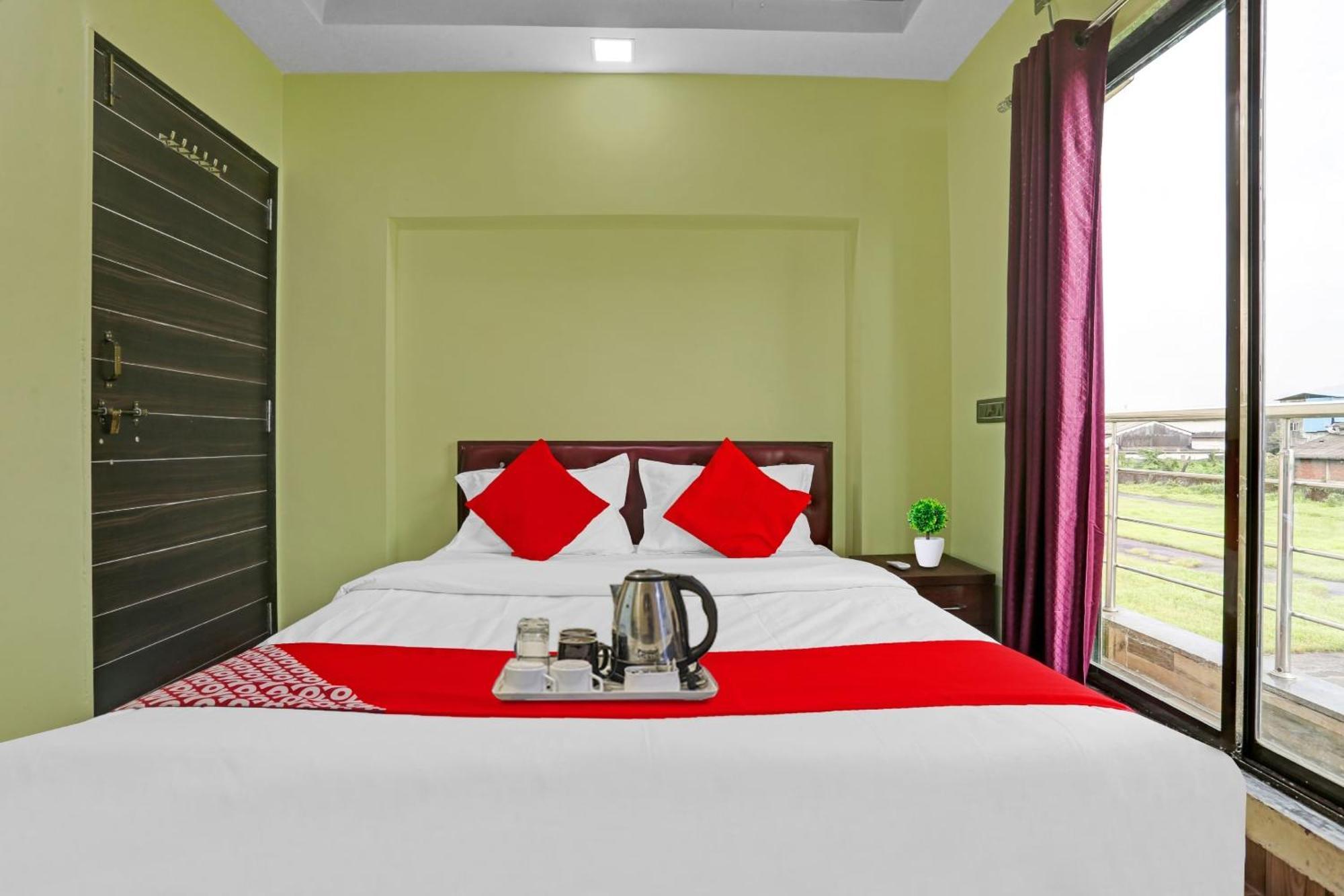 Hotel O Om Sai Residency Lodging And Boarding Taloje Budrukh Extérieur photo
