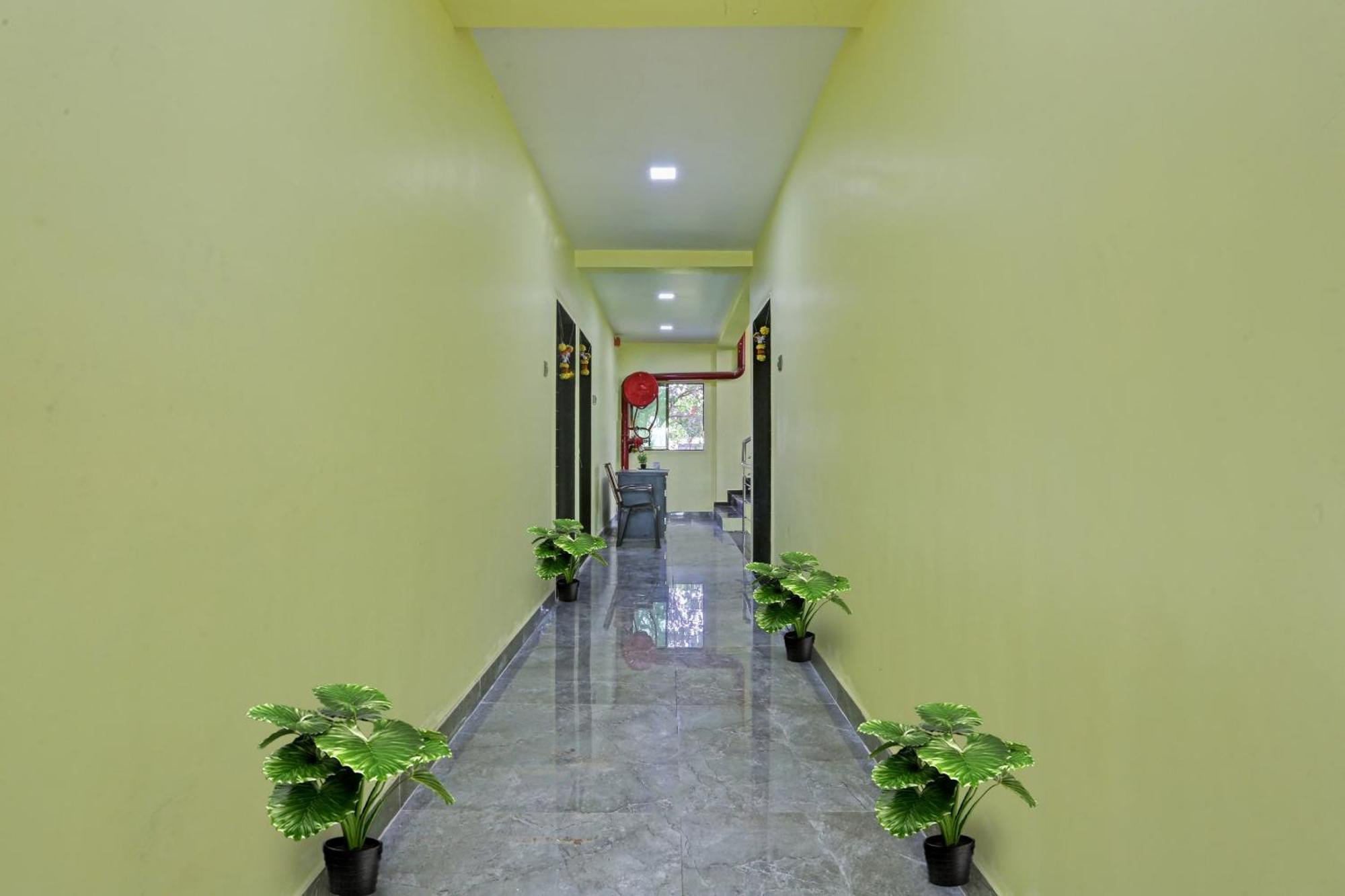 Hotel O Om Sai Residency Lodging And Boarding Taloje Budrukh Extérieur photo