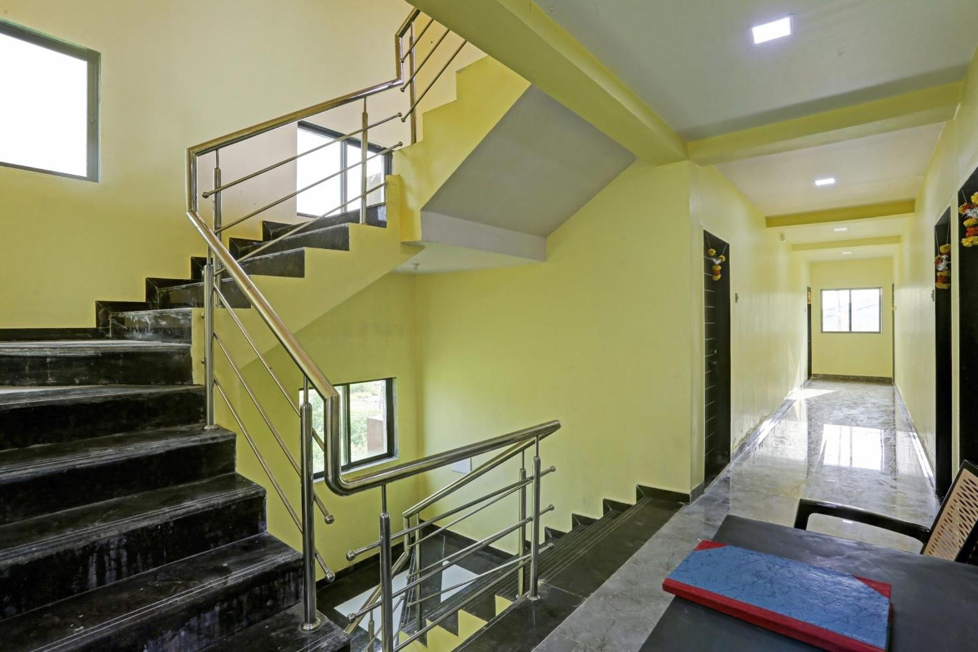 Hotel O Om Sai Residency Lodging And Boarding Taloje Budrukh Extérieur photo