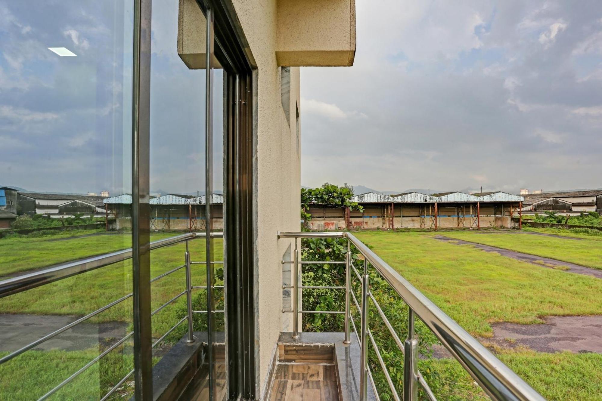 Hotel O Om Sai Residency Lodging And Boarding Taloje Budrukh Extérieur photo